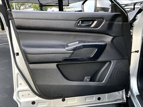 Certified 2025 Nissan Pathfinder SV image 21