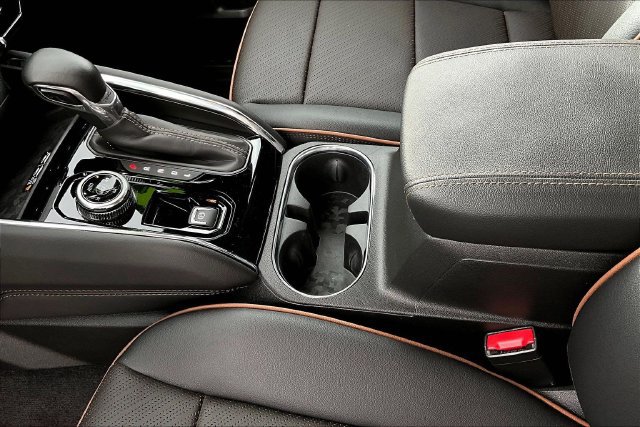 Used 2025 GMC Canyon AT4 w/ Technology Plus Package AWD/4WD image 19