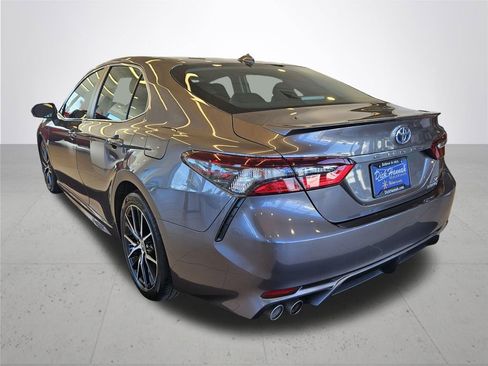 Used 2022 Toyota Camry SE image 10