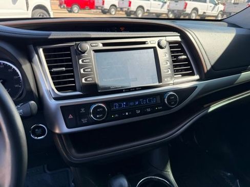 Used 2018 Toyota Highlander XLE image 22