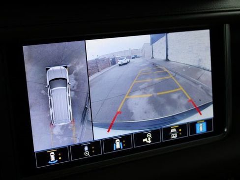 Used 2021 GMC Yukon Denali image 9