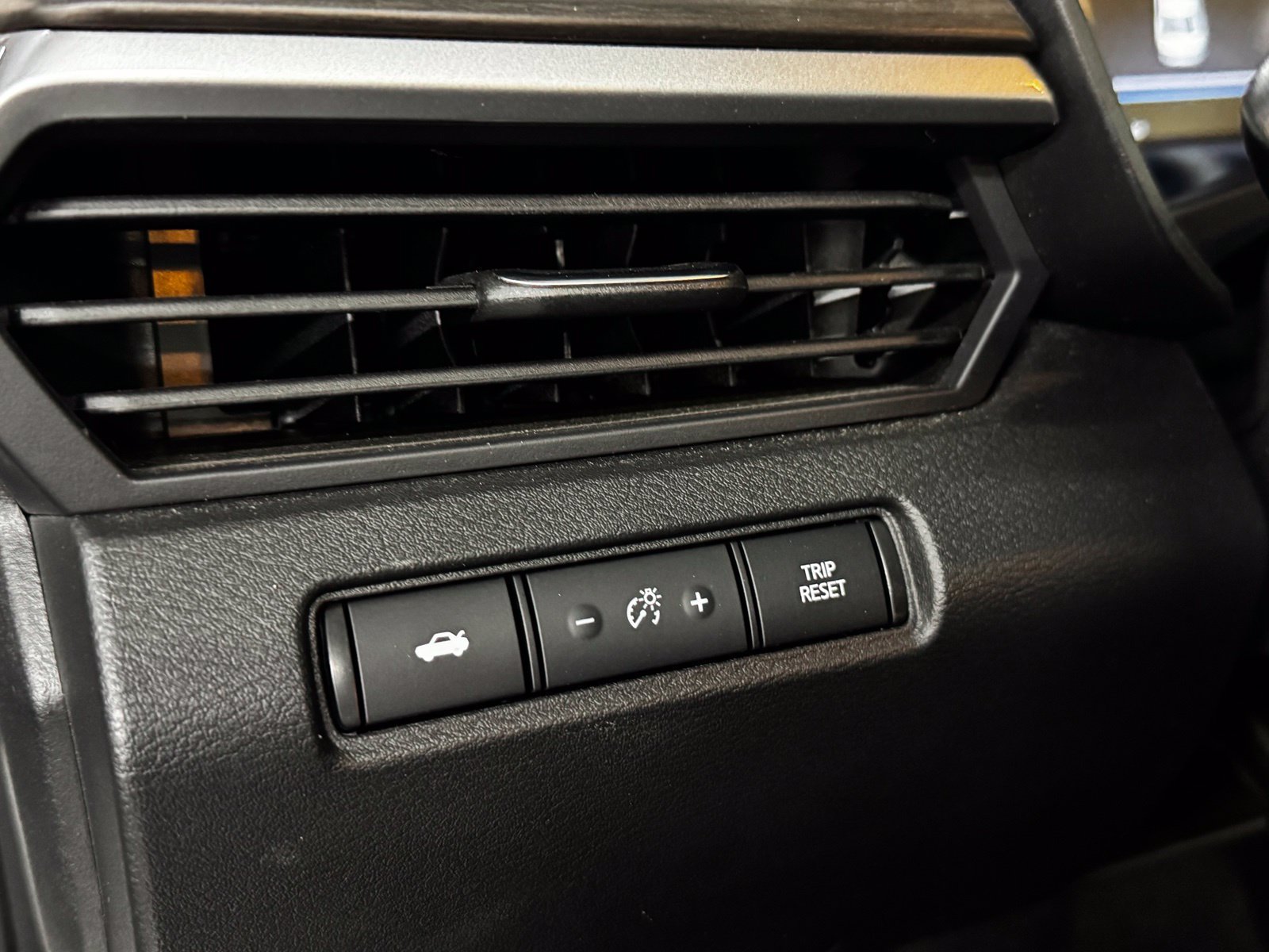 Certified 2025 Nissan Altima 2.5 SV FWD image 27