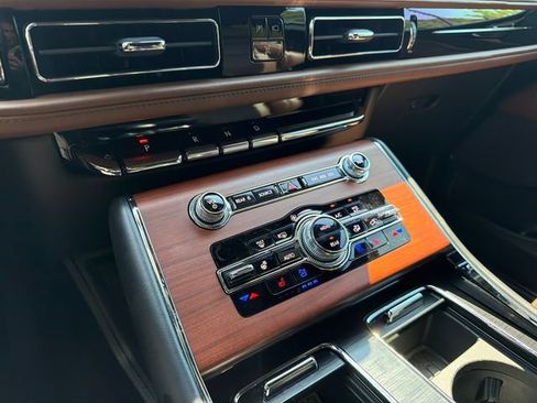 Used 2022 Lincoln Aviator Reserve w/ Equipment Group 201A RWD image 31