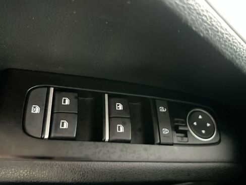 Used 2025 Kia Soul LX w/ LX Technology Package FWD image 17