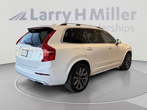 Used 2017 Volvo XC90 T6 Momentum w/ Vision Package AWD/4WD image 5