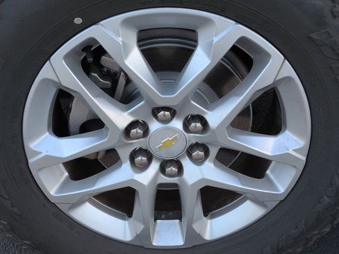 Used 2019 Chevrolet Traverse LT image 13