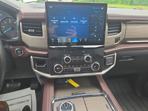 Used 2022 Ford Expedition Limited RWD image 17