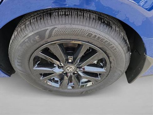 Used 2025 Toyota Camry LE w/ Convenience Package image 12