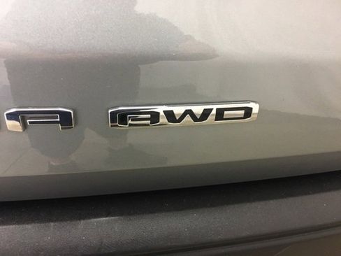 Used 2025 GMC Acadia Elevation image 12