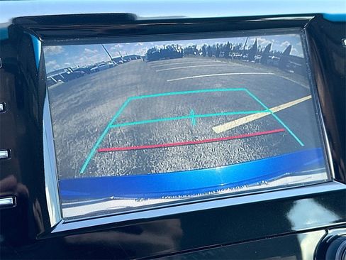 Used 2019 Toyota Camry SE image 13