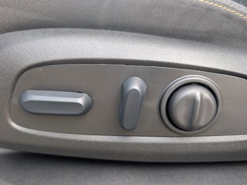 Used 2024 Chevrolet Equinox LT image 11