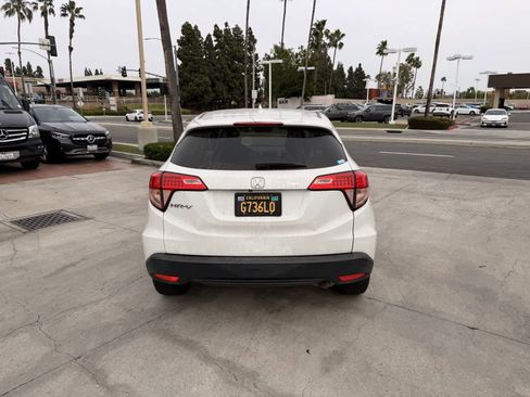 Used 2017 Honda HR-V EX image 4