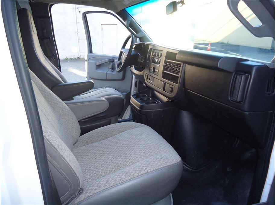 Used 2016 Chevrolet Express 2500 RWD image 15