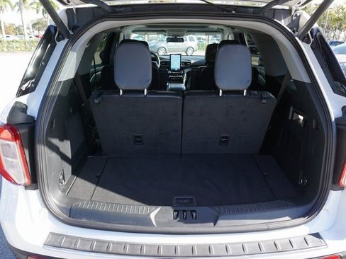 Certified 2022 Ford Explorer Limited w/ Limited Technology Package image 16