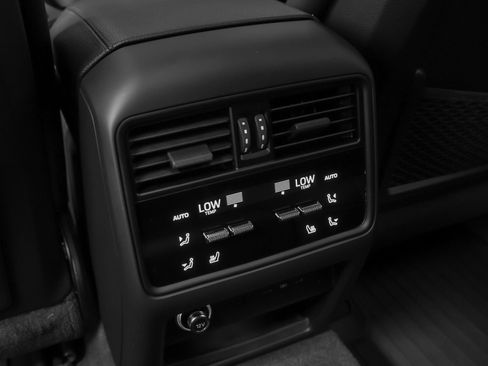 Certified 2024 Porsche Cayenne Coupe AWD/4WD image 40