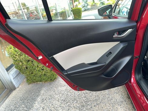 Used 2016 MAZDA MAZDA3 i Sport FWD image 17