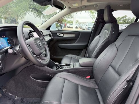 Certified 2025 Volvo XC40 B5 Core AWD/4WD image 12