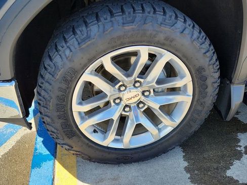 Used 2022 GMC Sierra 1500 SLT w/ SLT Premium Plus Package image 33