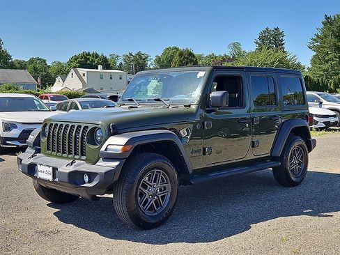 Used 2024 Jeep Wrangler Unlimited Sport AWD/4WD image 3