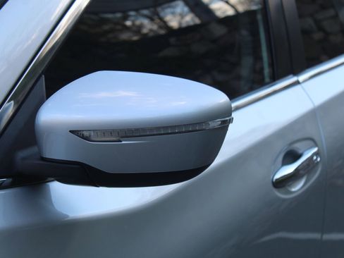 Used 2015 Nissan Rogue SV AWD/4WD image 34