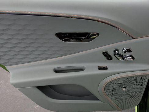New 2025 Bentley Flying Spur Plug-In Hybrid AWD/4WD image 39