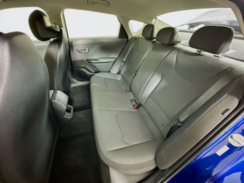 Used 2025 Kia K4 LXS image 26