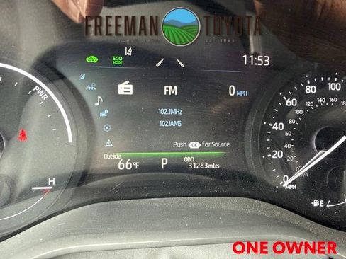 Used 2025 Toyota Sienna XLE FWD image 8