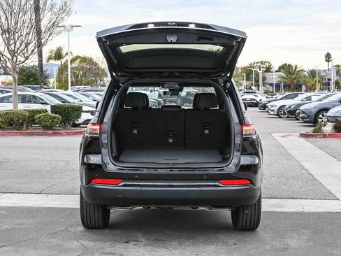New 2025 Jeep Grand Cherokee Limited image 8