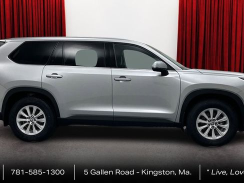 Certified 2024 Toyota Grand Highlander AWD image 4