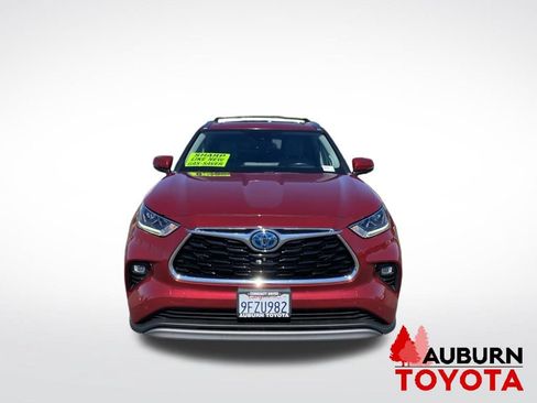Used 2023 Toyota Highlander Platinum AWD/4WD image 2