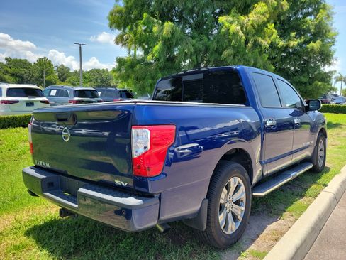Used 2019 Nissan Titan SV w/ SV Convenience Package RWD image 3