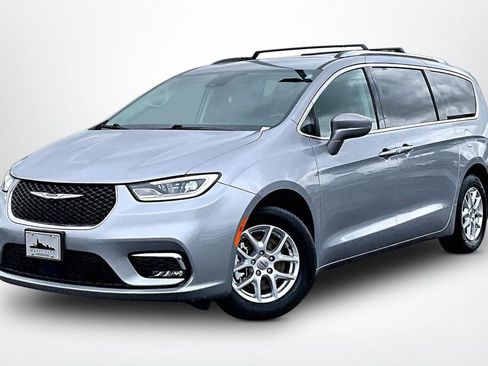 Used 2021 Chrysler Pacifica Touring-L FWD image 3