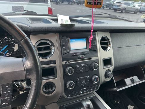 Used 2016 Ford Expedition XLT RWD image 12