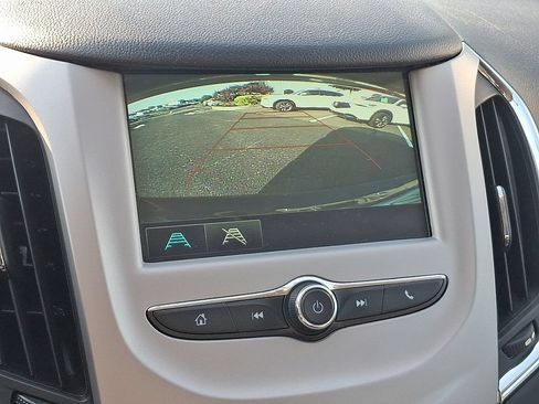 Used 2018 Chevrolet Cruze LS FWD image 17