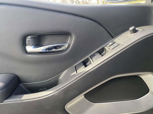 Used 2024 Nissan Frontier SV image 17