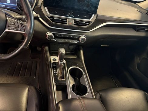 Used 2024 Nissan Altima 2.5 SR w/ SR Premium Package FWD image 11