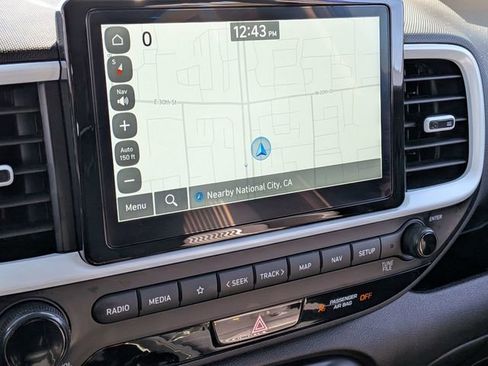 Used 2025 Hyundai Venue Limited image 21