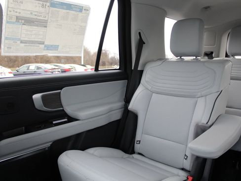 New 2026 Ford Expedition Platinum w/ Platinum Ultimate Package AWD/4WD image 12