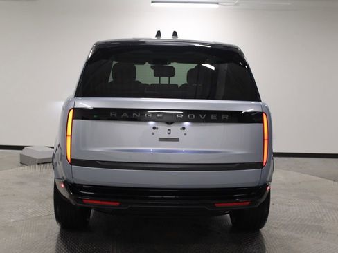 Used 2025 Land Rover Range Rover SE image 6