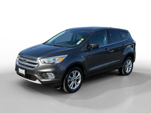 Used 2017 Ford Escape SE image 1