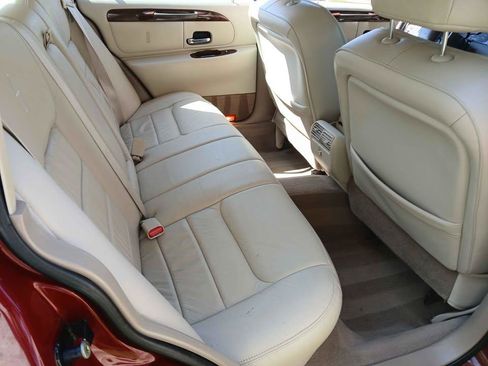 Used 1999 Lincoln Town Car Executive RWD image 10
