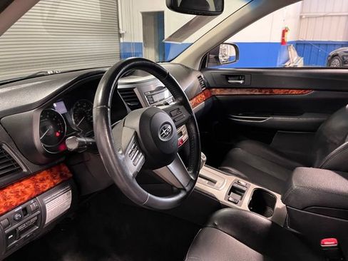Used 2011 Subaru Outback 2.5i Limited image 23
