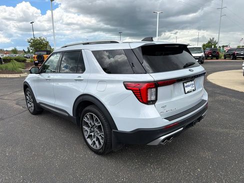 Certified 2025 Ford Explorer Platinum w/ Ultimate Package AWD/4WD image 5