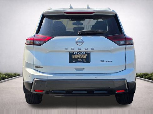 Used 2025 Nissan Rogue SL w/ Tech Package AWD/4WD image 6
