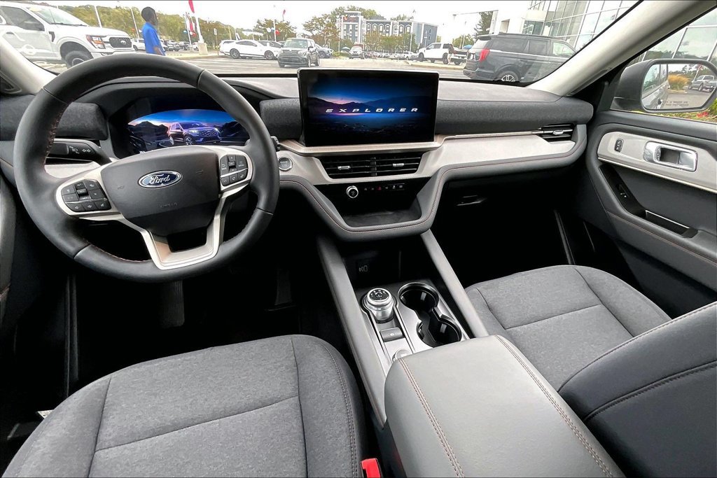 New 2026 Ford Explorer Active RWD image 5