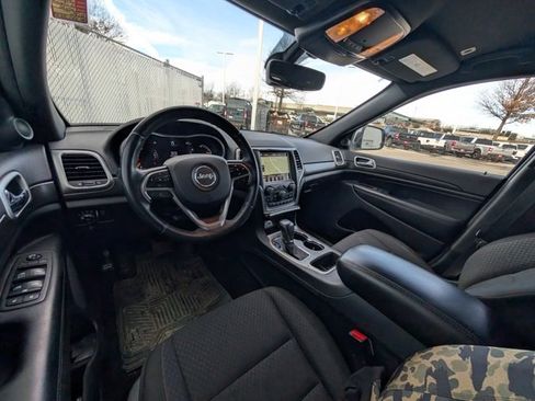 Used 2018 Jeep Grand Cherokee Laredo image 5