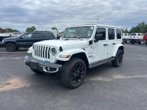 Used 2023 Jeep Wrangler Unlimited Sahara w/ Cold Weather Group AWD/4WD image 4