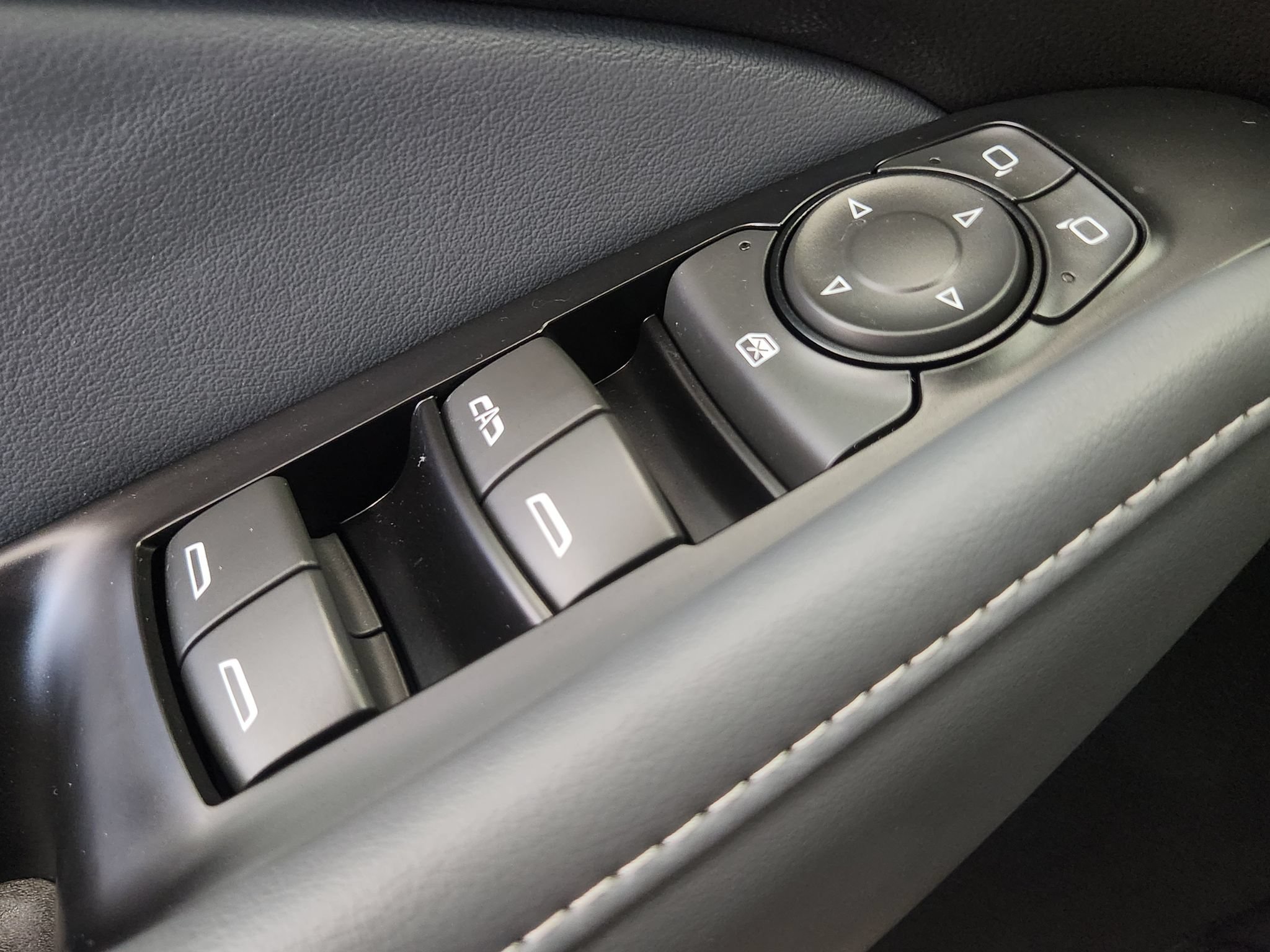 Used 2023 Buick Enclave Essence FWD image 22