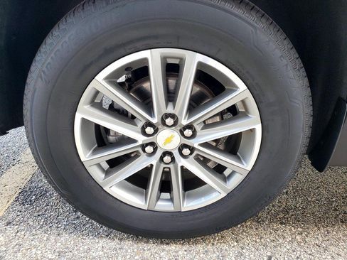 Used 2023 Chevrolet Traverse LT w/ LPO, Cargo Package FWD image 18