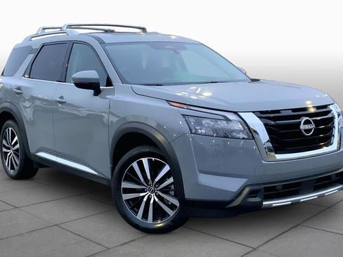 Used 2025 Nissan Pathfinder Platinum w/ Cargo Package FWD image 3